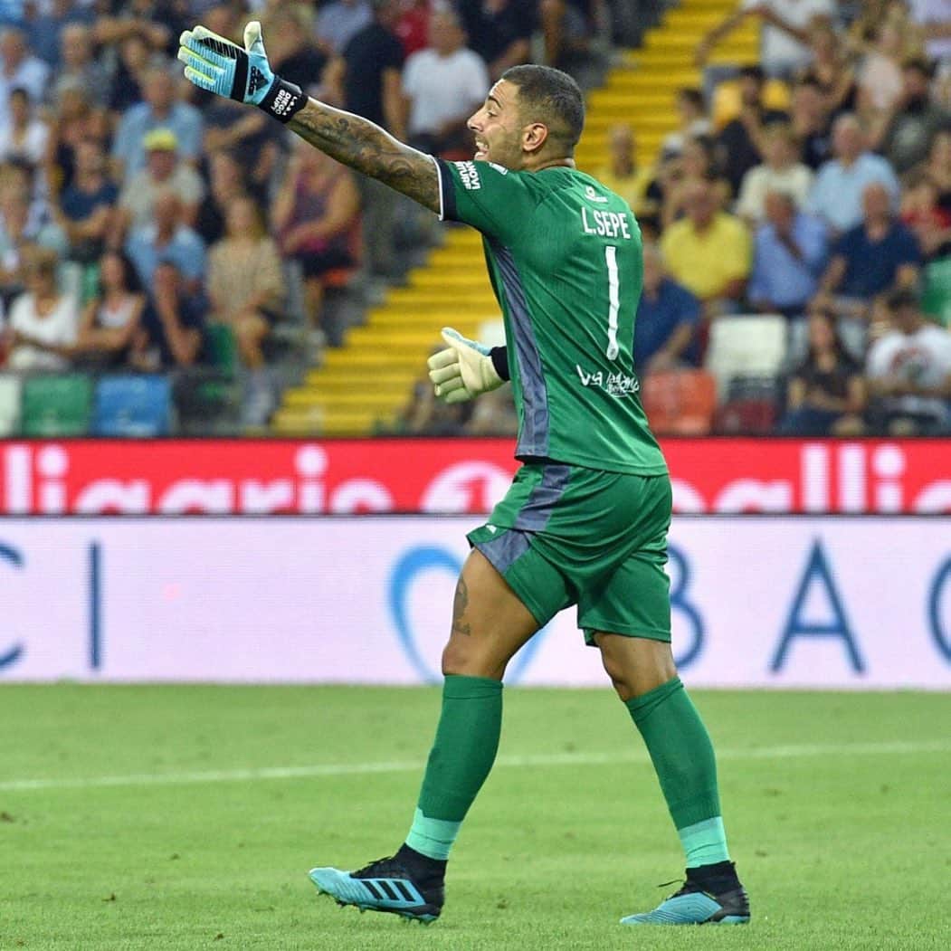 ルイージ・セーペのインスタグラム：「Ecco il modo migliore  per reagire dopo una sconfitta 💪🏼 💛💙 #parma #seriea #3punti  @parmacalcio1913 @seriea」