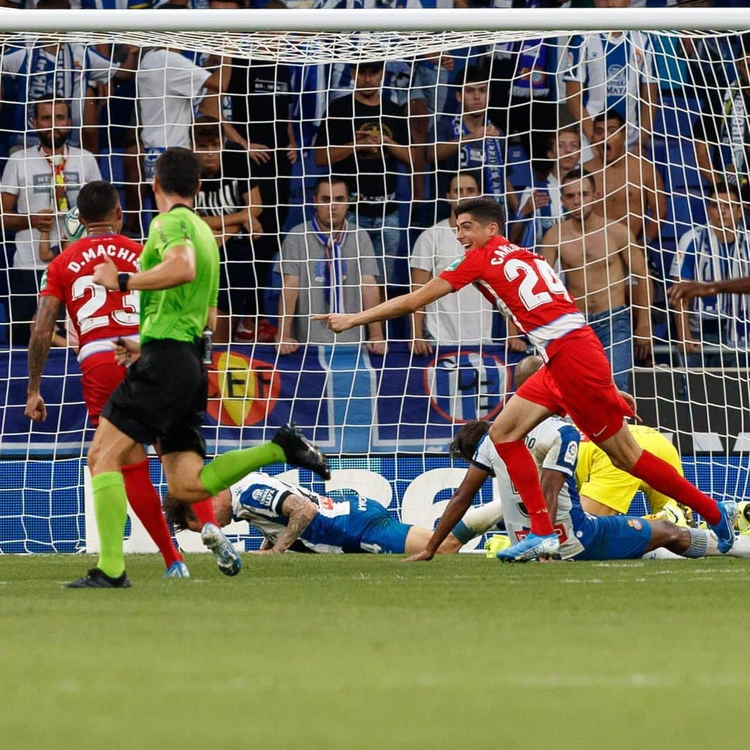 グラナダCFさんのインスタグラム写真 - (グラナダCFInstagram)「Los goleadores: @antonio_puertas7, Carlos Fernández y @azeez_ramon12. 🔴⚪️⠀ #Granada #Laliga #ligasantander #liga #futbol #soccer #football #granadacf #SobranLasPalabras #EternaLucha #primeradivision」9月2日 7時15分 - granadacf