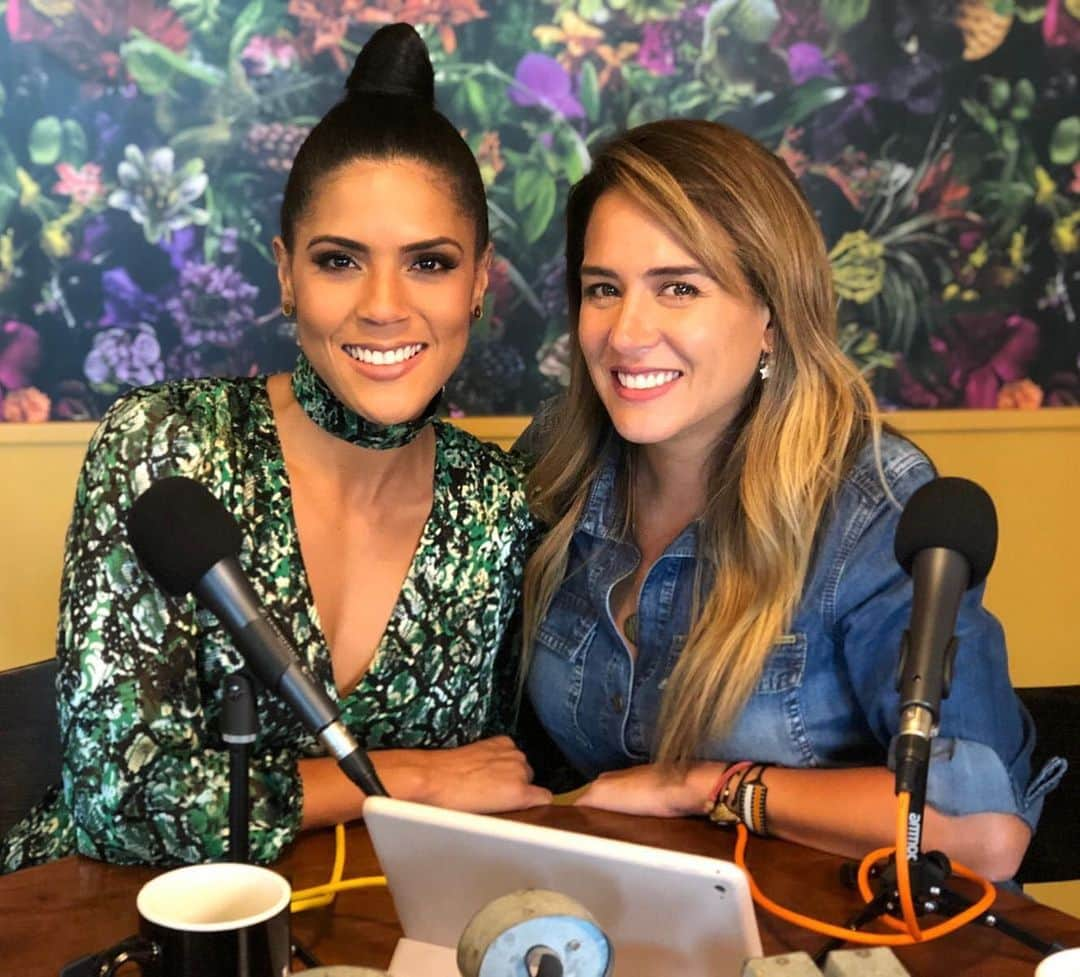 Erika De La Vegaさんのインスタグラム写真 - (Erika De La VegaInstagram)「El nuevo episodio de mi podcast fue pura inspiración y magia con la historia de @FranciscaLachapel.  Hablamos de sus inicios, creencias, todo el trabajo que hay detrás de cada sueño cumplido y todo fue #EnDefensaPropia.  Escúchala en todas las plataformas de audio #Spotify #iTunes #ivoox #GooglePodcast y velo en mi canal de #Youtube (link en la bio)  Producción: @pelicarmona Edición: @aemorantes Música original: @epararrayos Espacios: @wework  #ErikaDeLaVega #Podcast #PodcastEnEspañol #FranciscaLachapel」9月2日 7時15分 - erikadlvoficial