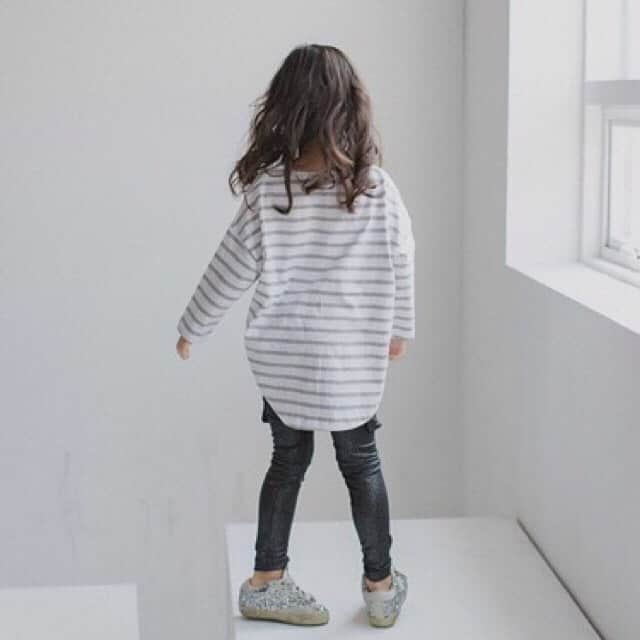 子供服のbig foRE:stさんのインスタグラム写真 - (子供服のbig foRE:stInstagram)「. ロングボーダーカットソー【800】 . おはようございます🌞 夏休み最後の週末は少し遠出をして忍者が有名な伊賀に行ってきました♬ 思っていたよりものすごく楽しかった✨ 週末のお出かけも大事だと改めて思った店長です☺️ . まだ日中は暑いけど季節の変わり目を感じられる今日この頃。 秋に向けて定番のボーダーアイテムがオススメ✨ ロング丈でサイドにはスリットが入っているのがおしゃれ❤︎ ぜひチェックしてみてください😉 . . #子供服 #キッズコーデ #韓国子供服 #kidscode #outfit #おでかけコーデ#海外子供服  #おしゃれさんと繋がりたい #kidsjapan #セレクトショップ #女の子コーデ  #男の子コーデ#女の子ママ#男の子ママ#インポート#ママリ #コドモノ #ベビフル#秋アイテム#お洒落さんとつながりたい#ninas#ボーダー」9月2日 7時17分 - olpemi_