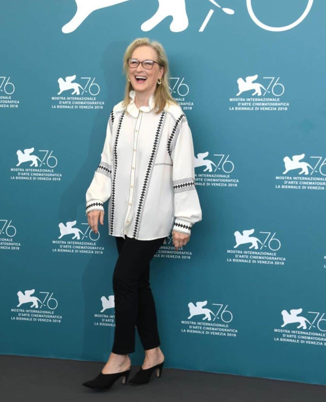 デレクラムさんのインスタグラム写真 - (デレクラムInstagram)「Meryl Streep wears #DerekLam at “The Laundromat” photocall in Venice for the 76th Venice Film Festival.  #merylstreep #venice #biennalecinema2019 #dereklam #pf19 #viff」9月2日 7時29分 - dereklam