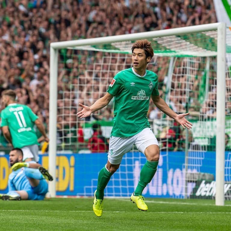 大迫勇也のインスタグラム：「今季初勝利！！積み重ねて行けるように頑張ります！！ #bundesliga  #werderbremen  #bremen  #今季初勝利 #2goal」