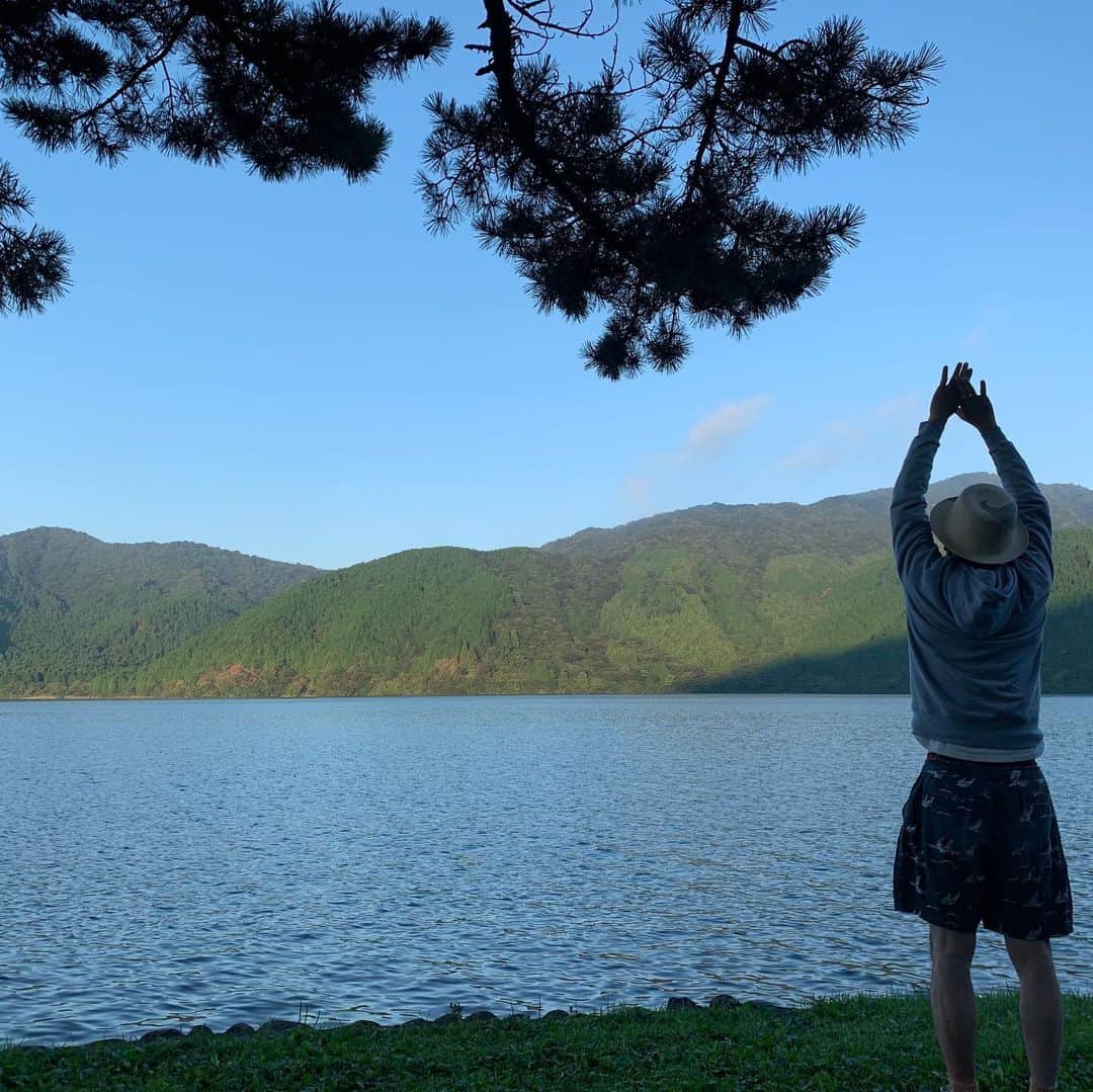 榊いずみさんのインスタグラム写真 - (榊いずみInstagram)「おはよう、芦ノ湖。 #ashinoko #hakone」9月2日 7時46分 - izumizmroom