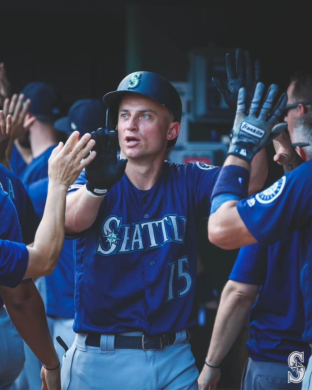 シアトル・マリナーズさんのインスタグラム写真 - (シアトル・マリナーズInstagram)「Kyle Seager says goodbye to Globe Life Park the only way he knows how. #TrueToTheBlue」9月2日 7時47分 - mariners