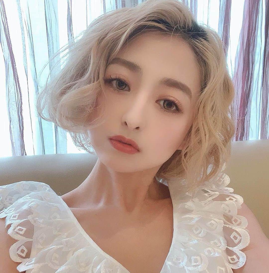 のインスタグラム：「. . おはよーございます💎 今日は楽しみな撮影✌︎💋」
