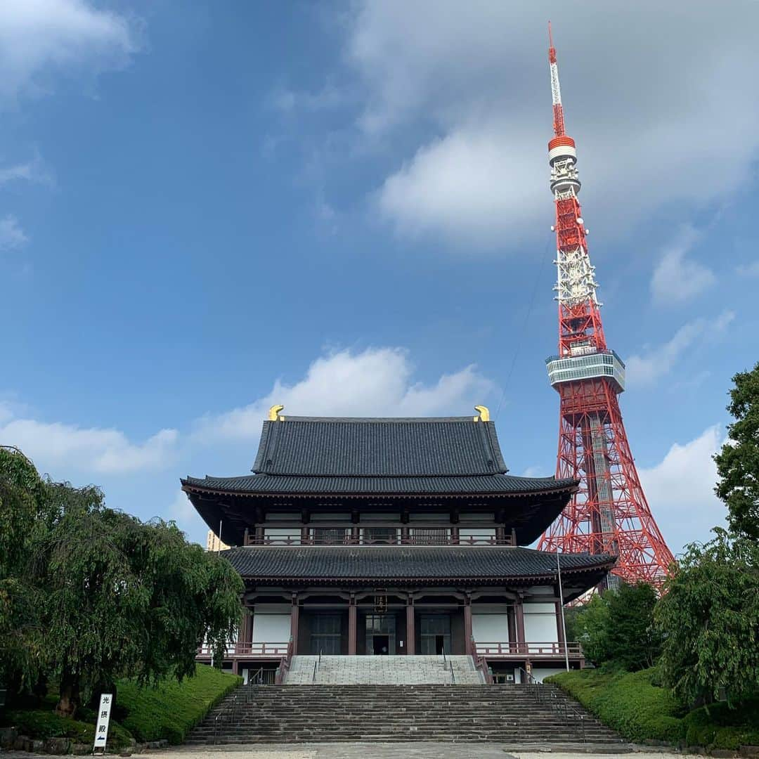 くろさんのインスタグラム写真 - (くろInstagram)「たわ！ #🗼 #tokyotower #東京タワー #増上寺 #zojoji #tokyo_instagram #starbucks #starbuckscoffee #starbuckscoffeejapan #スタバ #スタバラテ #スターバックス #スターバックスラテ #スターバックスコーヒー #東京タワーの見えるスタバ #東京タワーの見えるお店 #芝大門店 #スターバックスコーヒー芝大門店 #☕️🗼」9月2日 8時12分 - m6bmw