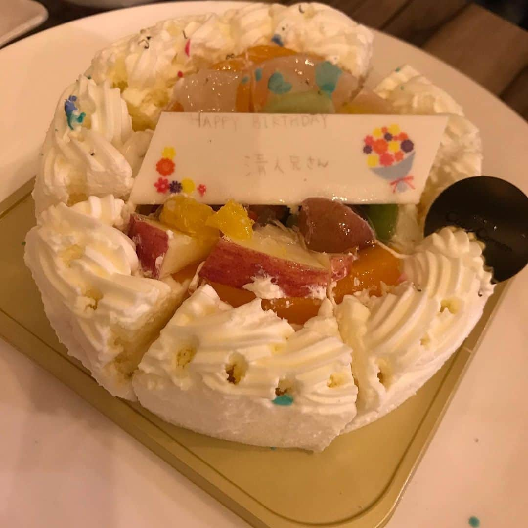 大溝清人さんのインスタグラム写真 - (大溝清人Instagram)「後輩のつばさちゃんが 少し早めの お誕生日のお祝いしてくれたよ。  ケーキもいただきました。  けど、ケーキのプレートの字 薄くない？ 幽霊の怨念で書いた筆力！  #誕生日 #9月3日 #ドラえもん #つばさ #ケーキ」9月2日 8時29分 - badboys_kiyoto93