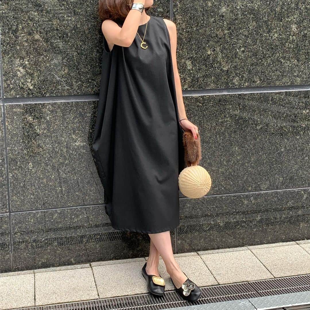 liiiiche23のインスタグラム：「・ ・ 妊婦さんじゃありません🙅‍♀️🙅‍♂️笑 @manimaris さんのフルムーンは ファーハンドルもget済み💛 ちょっと涼しくなってきたので 秋を意識して早速💛 ほんとにこのバッグ、 どこにいっても褒めて頂ける😭❣️ 回し者かのように宣伝してまわってます笑 ・ ・ #coordinate #code #fashion #ootd #outfit #outfitoftheday #dailylook #dailylook_japan #instagood #instalook #instafashion #mizuiroind #ミズイロインド #manimaris #フルムーンバスケット #tiffany #tiffanyandco #ティファニー #ボーンカフ」