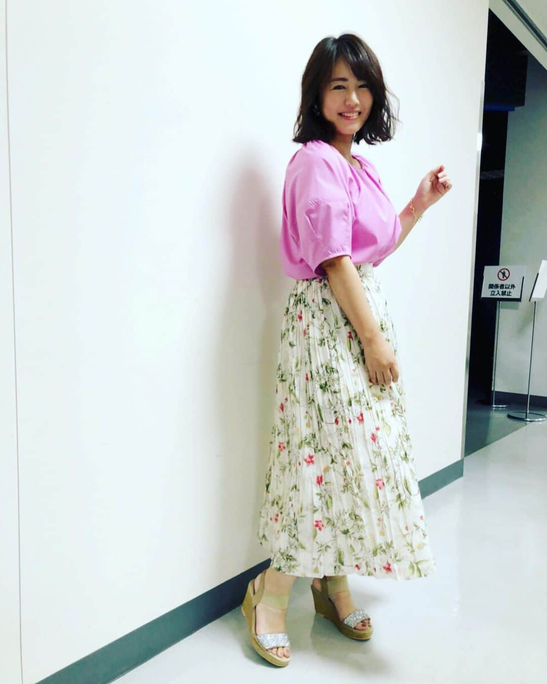 磯山さやかさんのインスタグラム写真 - (磯山さやかInstagram)「この前、出演させていただいた NHK水戸『いば6』生放送の時の衣装♡  ブラウス DoCLASSE  @doclasse_style  スカート Debut de Fiore  @debutdefiore  サンダル enchanted  @enchanted.jp」9月2日 8時46分 - sayakaisoyama