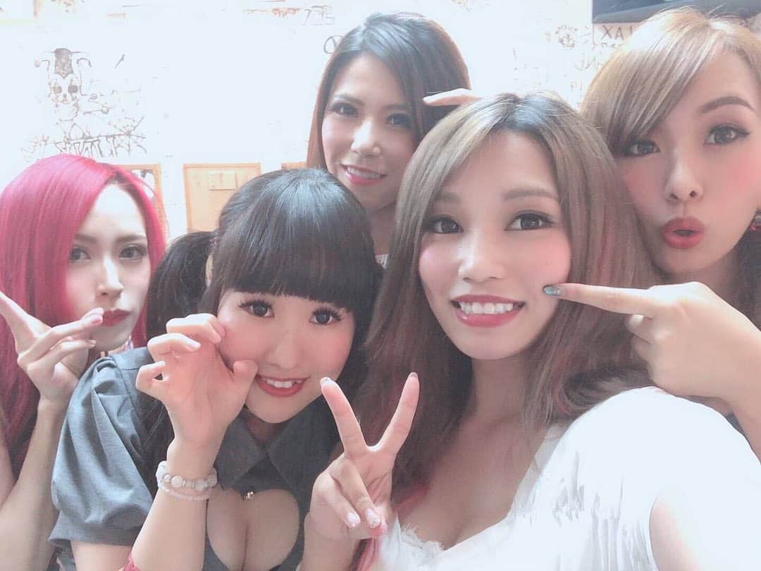 R!Nのインスタグラム：「ツアー後半戦、 いよいよ始まりました！  一ヶ月まるまる間を空けての久しぶりのライブでしたが、加入一発目ということでいつも以上に緊張したステージ。  早々にソールドアウトしていた公演でもあったのですが、とっても暖かくて嬉しかったです。  ファイナルに向けて、新生Aldiousどんどん突き進みます！！ありがとうございました😊  #Aldious #埼玉 #大宮 #ヘブンズロック」