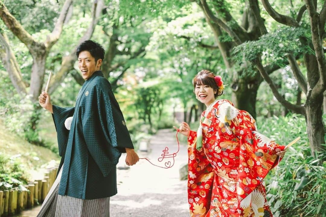 ロイヤルグレース大聖堂│福井 │結婚式場さんのインスタグラム写真 - (ロイヤルグレース大聖堂│福井 │結婚式場Instagram)「. おちゃめに前撮り！  お二人の色が出る自然体な撮影ができるのも 当館カメラマン腕の見せ所！ . @royalgrace_wedding ［ロイヤルグレース大聖堂］ 福井ゲストハウスウェディング ---ROYAL GRACE----------------------- [HP]http://royalgrace.jp/ [TEL]0776-57-0008 [OPEN]AM10-PM8(Reserve More) ---------------------------------------- . #和装 #和装結婚式　 #前撮り　#養浩館 #ロイヤルグレース大聖堂 #2019秋婚　#卒花嫁 #プレ花嫁 #結婚準備中 #全国のプレ花嫁さんと繋がりたい #ウェディング #結婚式 #挙式 #披露宴 #大聖堂 #パーティー #ガーデン #福井結婚式場 #福井結婚式 #福井 #福井市 #wedding #weddingparty #フォト婚 #愛 #涙  #記念日 #fukui #fukuiwedding . ■Wedding professional partners  @kouzaburou.wedding @kouzaburou_tsuruga @kimono_kouzaburou @beauty_factory1088 @visual_factory_intl @rose_rosa_flowers . ■Sister stores @royalgrace_wedding @fait_maison_takanawa」9月2日 19時42分 - rosegarden_royalgrace_wedding