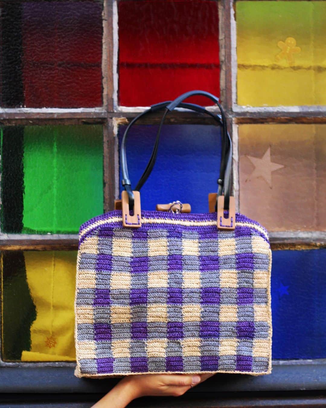 ジャマンピュエッシュのインスタグラム：「The classic Vichy pattern of Paris have been woven into our favorite tote bag this season - ideal to enjoy September sun 🌞  #jaminpuech #vichy #bag #bags #paris #aw19 #raffia #fashion #style #paris」