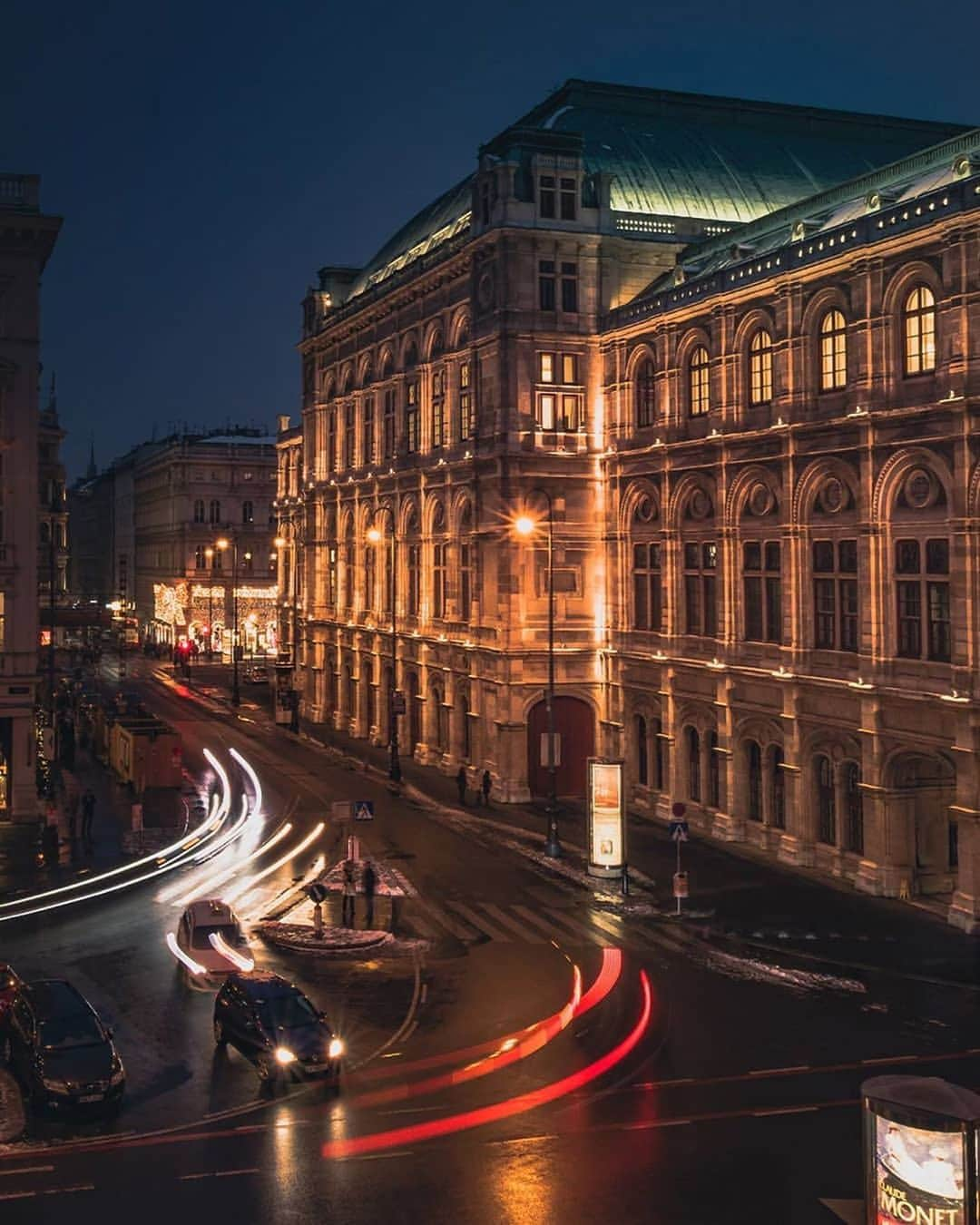 Wien | Viennaさんのインスタグラム写真 - (Wien | ViennaInstagram)「Vienna is starting the first week of September with a little rain, which is not too bad, because then we can appreciate photos like these by @mirasaria! Don‘t they look like straight from a movie? The Vienna State Opera never ceases to amaze use. How‘s the weather at your place? ☔️💫 by @mirasaria #ViennaNow」9月2日 18時14分 - viennatouristboard