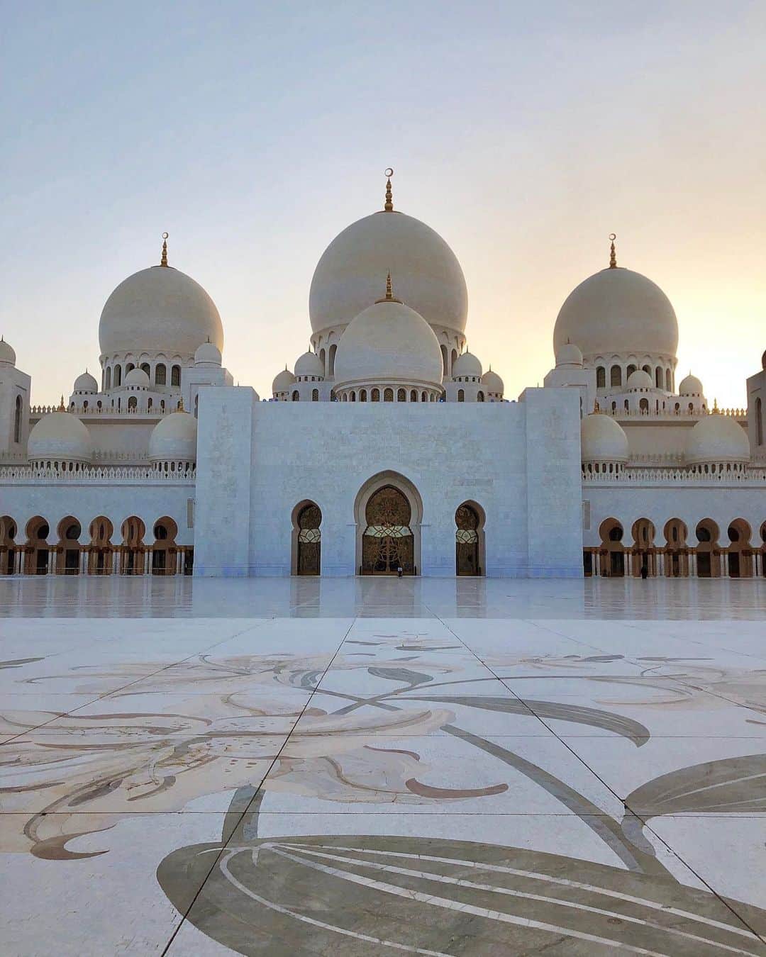 梯真奈美さんのインスタグラム写真 - (梯真奈美Instagram)「神秘的で美しい🕌✨ #dubai #sheikhzeyedmosque  #mosque #ドバイ #モスク #シェイクザイードグランドモスク」9月2日 18時27分 - official_manami