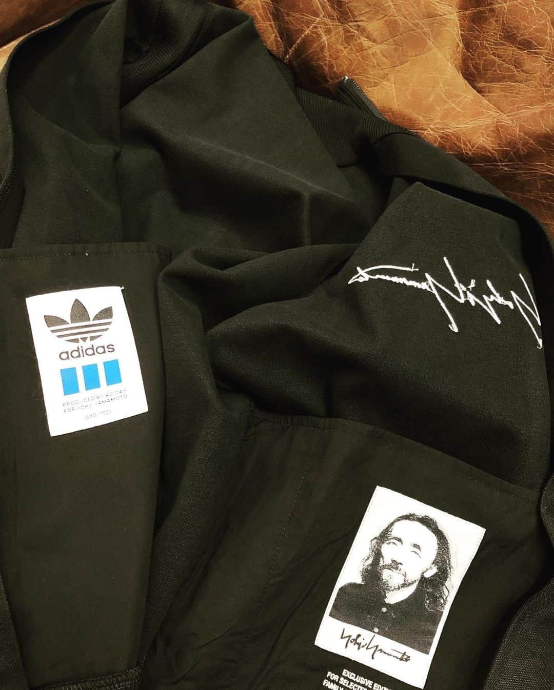 SHINPEIさんのインスタグラム写真 - (SHINPEIInstagram)「Yohji Yamamoto x adidas Collaboration「YY Exclusive」 Capsule collection﻿ ﻿ 世界限定100着のジャージ﻿ ﻿ 素晴らしい﻿ ﻿ #yohjiyamamoto ﻿ #adidas﻿ #YYexclusive #Capsulecollection」9月2日 18時25分 - shinpei_breakerz