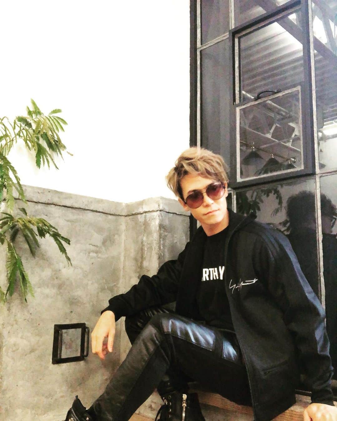 SHINPEIのインスタグラム：「Yohji Yamamoto x adidas Collaboration「YY Exclusive」 Capsule collection﻿ ﻿ 世界限定100着のジャージ﻿ ﻿ 素晴らしい﻿ ﻿ #yohjiyamamoto ﻿ #adidas﻿ #YYexclusive #Capsulecollection」