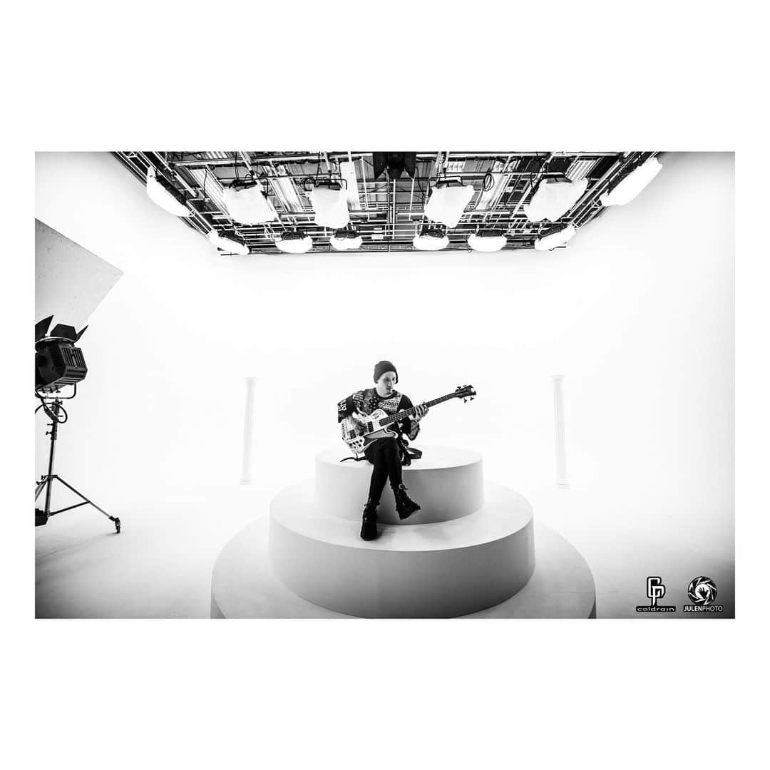 Julen Esteban-Pretelさんのインスタグラム写真 - (Julen Esteban-PretelInstagram)「@coldrain_rxyxo_bass during the filming of the music video for THE SIDE EFFECTS of the new album of @coldrain_official, directed by Machi/INNI VISION. #coldrain #THESIDEEFFETS #julenphoto #TOURDREAMS #INNIVISION https://youtu.be/tbyrG3cF2Po」9月2日 18時49分 - julenphoto