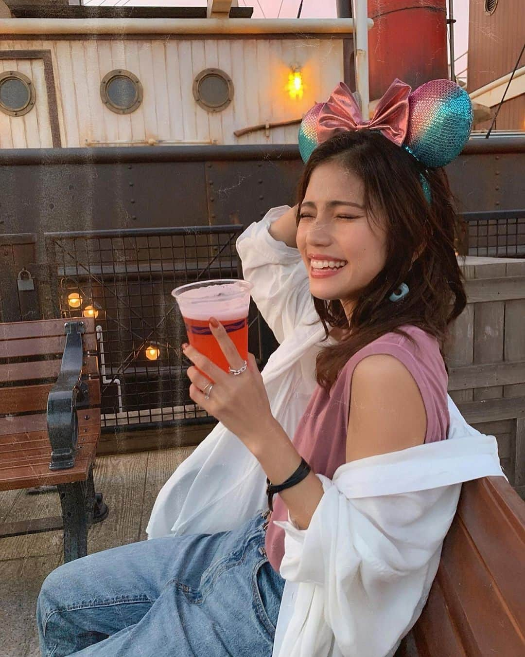 Marika Kajiwaraさんのインスタグラム写真 - (Marika KajiwaraInstagram)「🐭🏰♥️ ＊ 写真整理してたら出てきた、 この前のディズニーの 載せ忘れた写真を今更(笑) ＊ 来月もディズニー行くんだ〜🤭🧡 ＊ ＊ ＊ #ディズニー #ディズニーシー #アリエルカラー #ミニーカチューシャ #Disney #Disneysea #like #instagood #marika_trip」9月2日 19時03分 - marika__kw