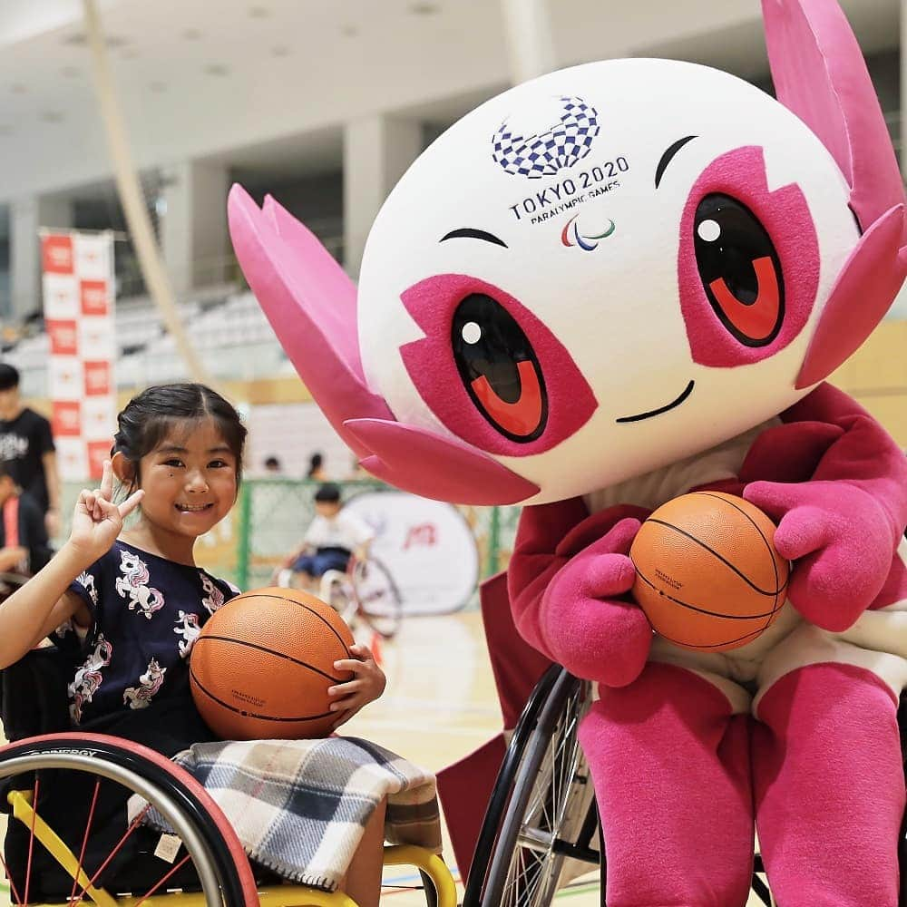 2020年東京オリンピックさんのインスタグラム写真 - (2020年東京オリンピックInstagram)「Lets 55 is for all ages! 🙌😍 The Tokyo2020 Paralympic Games will be a family friendly day out for spectators coming from far and wide. 😁🎉 #1YearToGo 🔜 #ThisAbility  Photo by Tokyo 2020 / Uta MUKUO」9月2日 18時56分 - tokyo2020