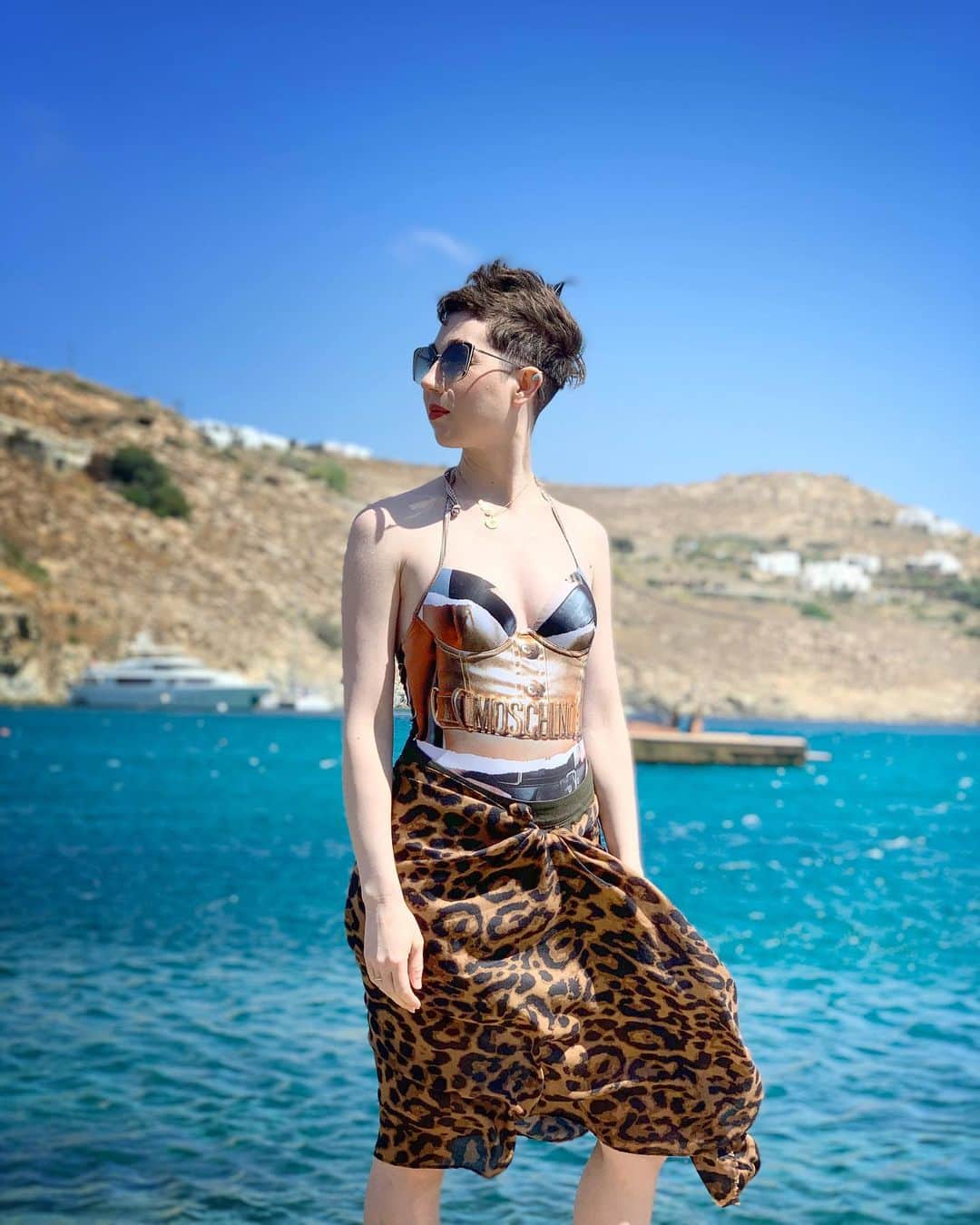 ミーシャ・ジャネットさんのインスタグラム写真 - (ミーシャ・ジャネットInstagram)「moments before my first swim in the Aegean Sea. 🏊‍♀️🏊‍♀️🏊‍♀️ made so much hotter with @moschino swimwear via @h3oceania @h3otokyo 🔥photo @dressuptokyo 💋 #Mykonos #Myaktis #jackieo . . . . #vacationwithfriends  #moschinoswimwear #h3oOceana #h3otokyo」9月2日 18時58分 - mishajanette