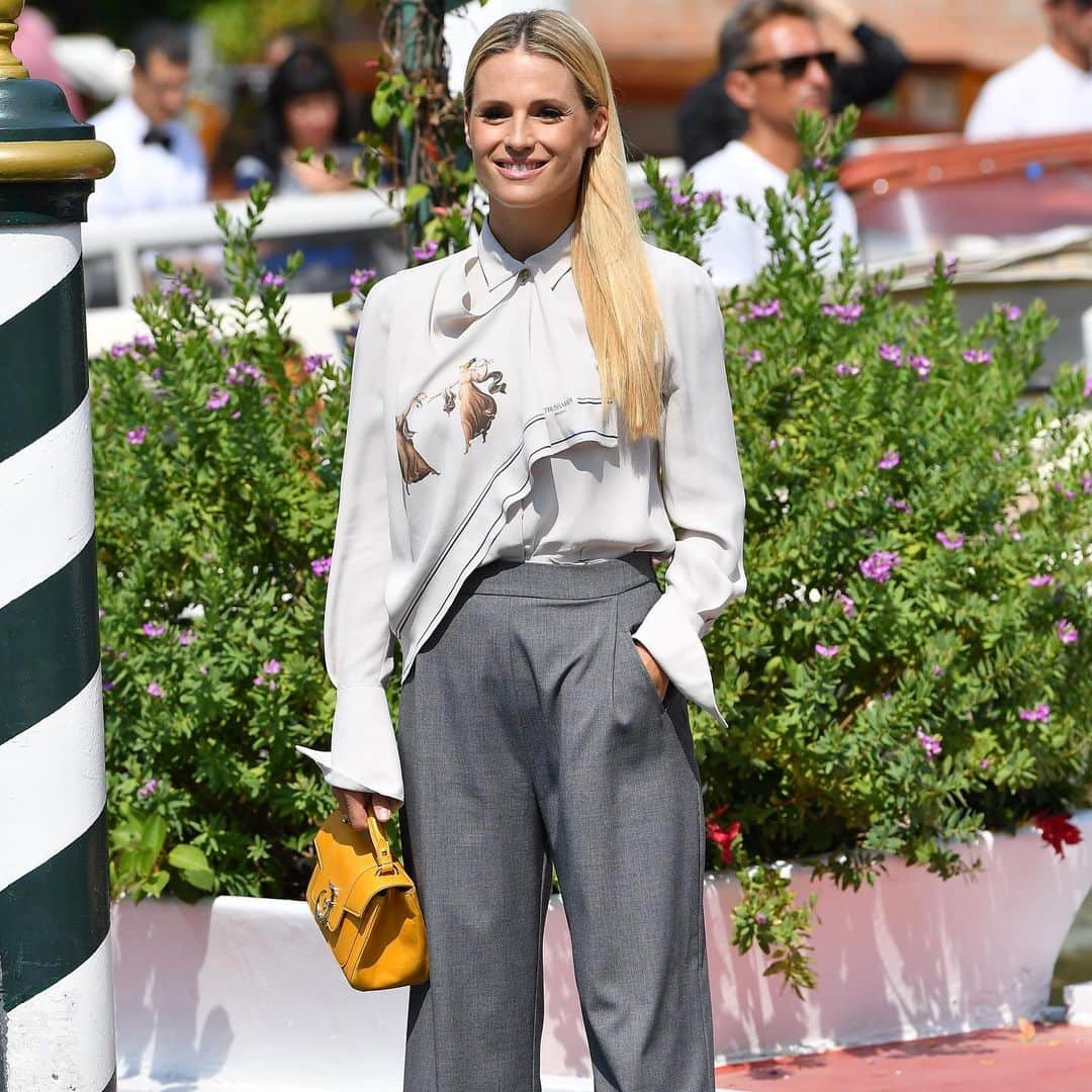 のインスタグラム：「Michelle Hunziker (@therealhunzigram) shines in a Trussardi total look for her arrival at the 76th Venice International Film Festival on the occasion of the Filming Italy Best Movie Award's press conference. Michelle Hunziker and Giulia Bongiorno received the Filming Best Movie Humanitarian Award for Codice Rosso and the loyalty of Doppia Difesa Onlus in fighting violence against women. - #Trussardi #Venezia76 #CodiceRosso #DoppiaDifesaOnlus」