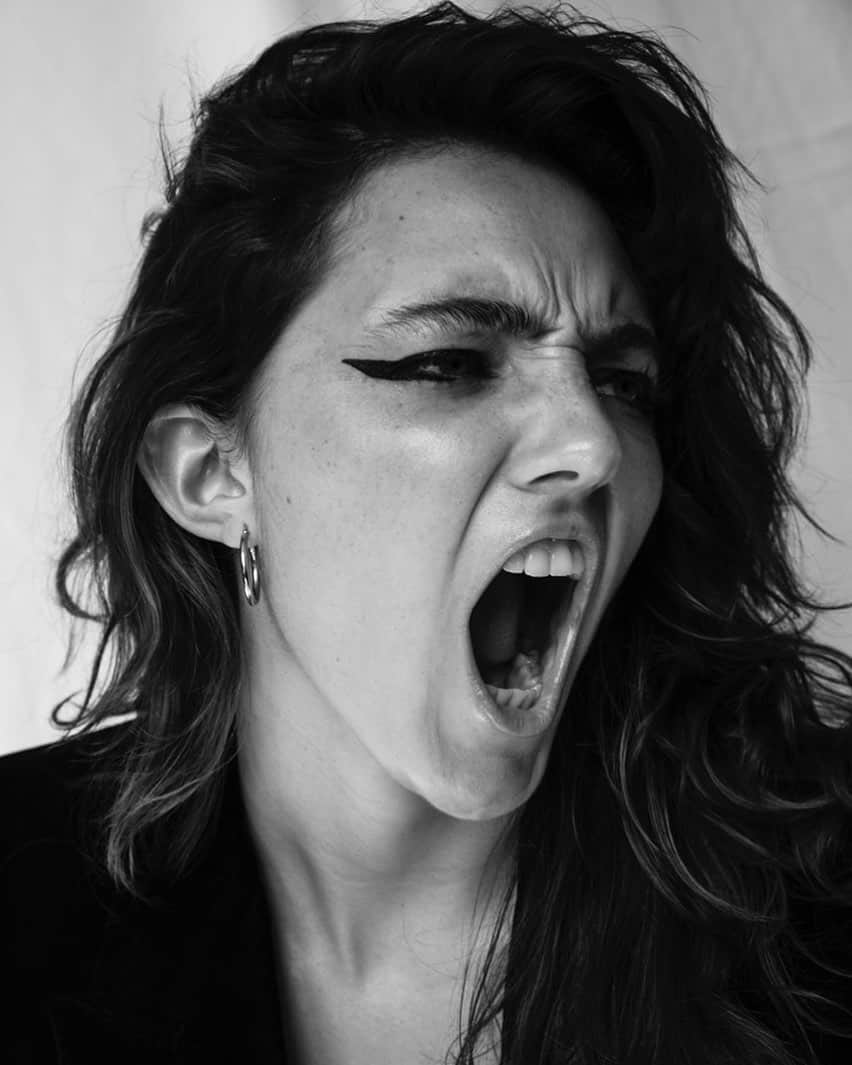Amelia Zadroのインスタグラム：「new work avec @caoimhehahn 🖤」