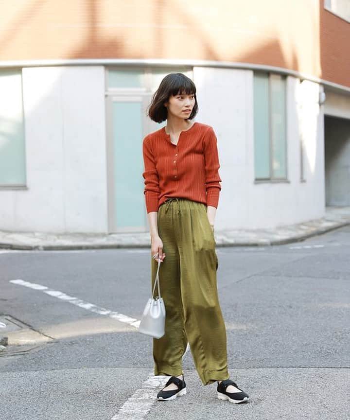 LAKOLE / ラコレさんのインスタグラム写真 - (LAKOLE / ラコレInstagram)「#LAKOLE_WOMENS . − NEW ARRIVAL −﻿ リブ編みに仕上げたニットプルオーバー。﻿ ほどよくボディラインに沿ったシルエットがキレイで、女性らしさを引き立ててくれます。﻿ ネックはスッキリとした印象のヘンリータイプで、カジュアルな雰囲気に。﻿ ﻿ ✔︎ 12Gランダムリブヘンリーネックニット (845176) ¥2,400+tax﻿ ﻿ ﻿ #LAKOLE #ラコレ #アレもコレもラクに #knit #リブニット #秋色 #カジュアルコーデ #シンプルコーデ #秋コーデ #ブラウンニット #ブラウンコーデ #今日のコーデ #womens」9月2日 19時23分 - lakole_official