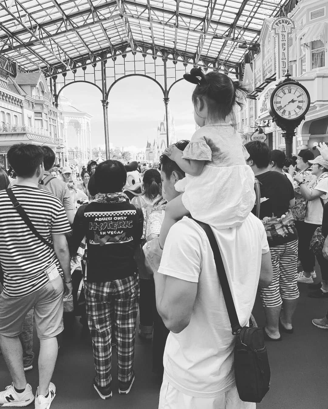小野裕二さんのインスタグラム写真 - (小野裕二Instagram)「Happy time 🤤👍 . #dayoff  #tokyo #disneyland #familytime」9月2日 19時37分 - onoyuji.official