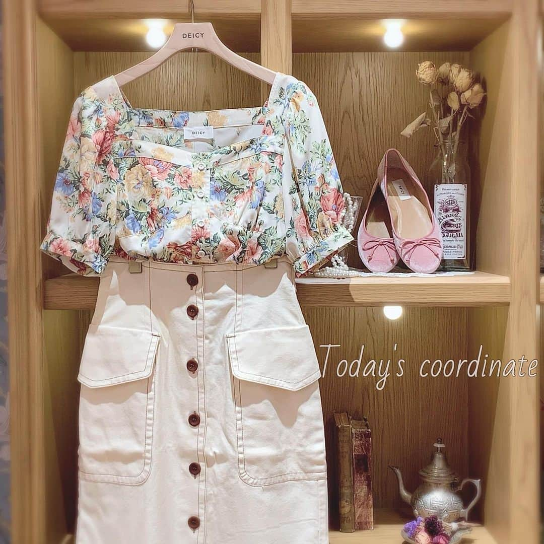 デイシーさんのインスタグラム写真 - (デイシーInstagram)「♡Today's coordinate♡ . . #deicy #mecouture #deicyosaka #osaka #fashion #coordinate #ootd #autumn #skirt #blouse #cute #instagood #instafashion #デイシー #ミークチュール #梅田est #梅田エスト #バレエシューズ #ブラウス #タイトスカート #花柄 #ファッション #コーデ #コーディネート #フレンチガーリー #秋服」9月2日 19時30分 - deicy_official