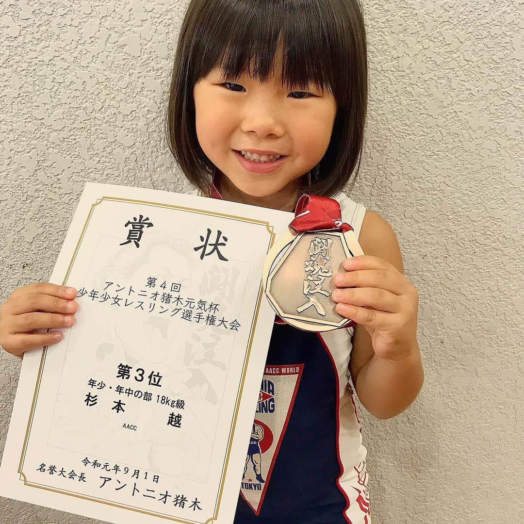 阿部裕幸さんのインスタグラム写真 - (阿部裕幸Instagram)「こゆる2回勝って銅メダル獲得🥉 本人いわく「メダルを絶対獲りたいと思った」とのこと😊  子どもの頑張りに共感し感動し、親の感情を知り勉強になる...ありがたい、皆さんに感謝。  Koyuru got bronze medal!!!! @megumilk0623  #aacc #aacckindergaten #kindergaten #幼稚園児 #幼児 #aacckids #aacckidswrestling ##kidswrestling #aaccキッズ #aaccキッズレスリング #キッズレスリング #baby #mygirl #こゆるやま #5歳 #7月生まれ #感謝」9月2日 10時39分 - abeani111