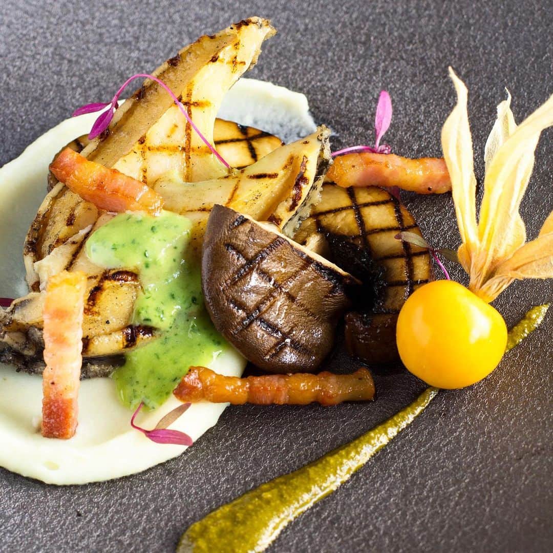 The Westin Osaka （ウェスティンホテル大阪）さんのインスタグラム写真 - (The Westin Osaka （ウェスティンホテル大阪）Instagram)「レストラン「アマデウス」のプレミアムディナーが、本日より新メニューに。 今回は「深まりゆく秋」をテーマに。 旬のお野菜を中心に「秋刀魚」「松茸」「栗」など、秋を代表する食材を使い、前菜からメインにかけて、より秋が感じられるメニューに。 ⠀ ————————————————— ⠀ #アマデウス #秋 #秋刀魚 #松茸 #栗 #キャビア #雲丹 #鮑 #黒毛和牛 #記念日ディナー#アニバーサリー #大阪 #osaka #梅田 #umeda #野菜ソムリエ⠀ ————————————————— ⠀ Tag @westinosaka to share your image with us. ⠀ ⠀⠀ #WestinOsaka #ウェスティンホテル大阪」9月2日 10時48分 - westinosaka