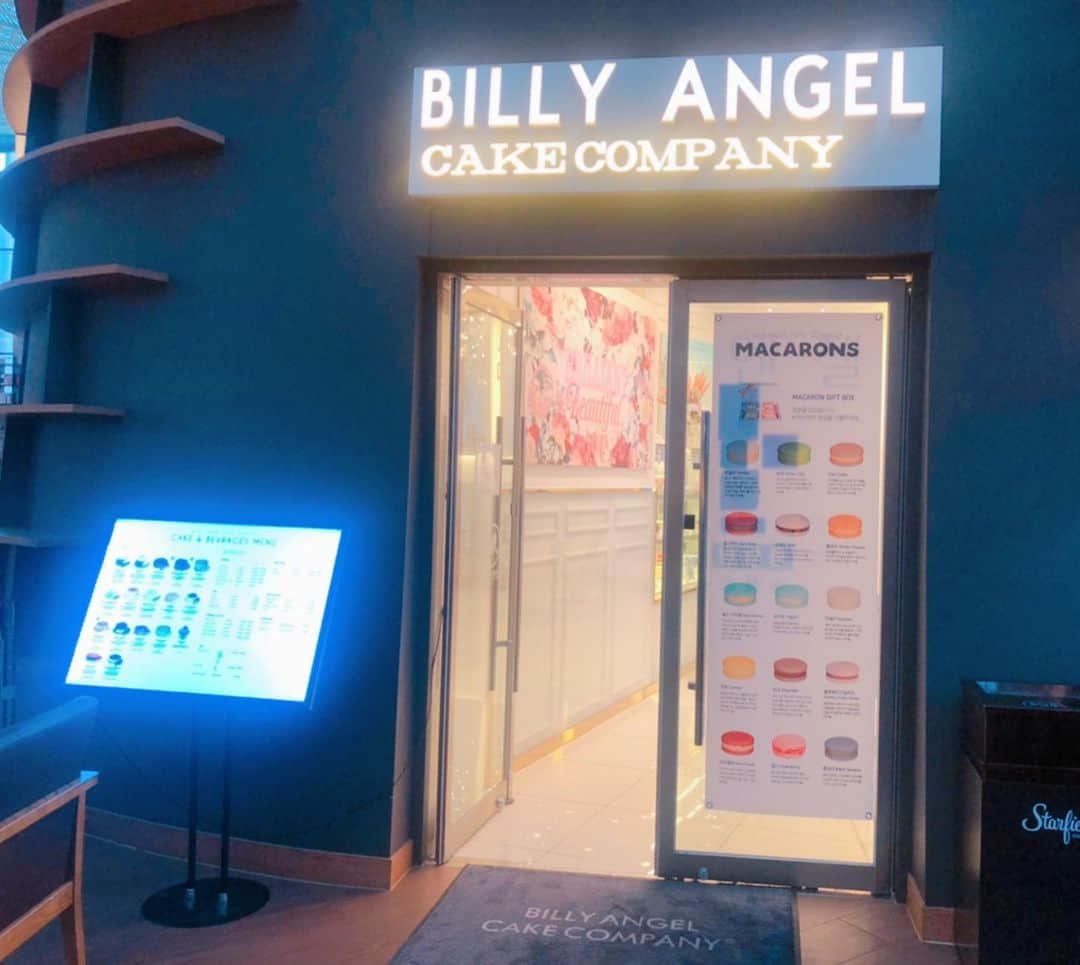 とぎもちさんのインスタグラム写真 - (とぎもちInstagram)「♡ BILLY ANGELのケーキ！ お高めだけどサイズ大きくて甘々美味しい大好き🤤💕 ♡ #billyangel #ビリーエンジェル #韓国カフェ #韓国ケーキ #韓国ケーキ屋 #빌리엔젤 #케페 #카페스타그램 #먹스타그램 #토기모치 #とぎもち #とぎもちkorea #토기모치mukbang #먹방 #유튜버 #유튜브」9月2日 11時11分 - togistagram