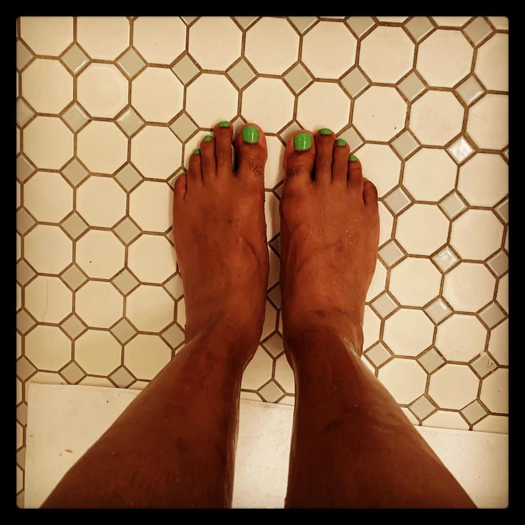 ドナルド・フェイソンさんのインスタグラム写真 - (ドナルド・フェイソンInstagram)「Y’all thought I was playing when I said I got my feet did?! Painted 13s in your face!! #turkgreen」9月2日 11時15分 - donald_aison