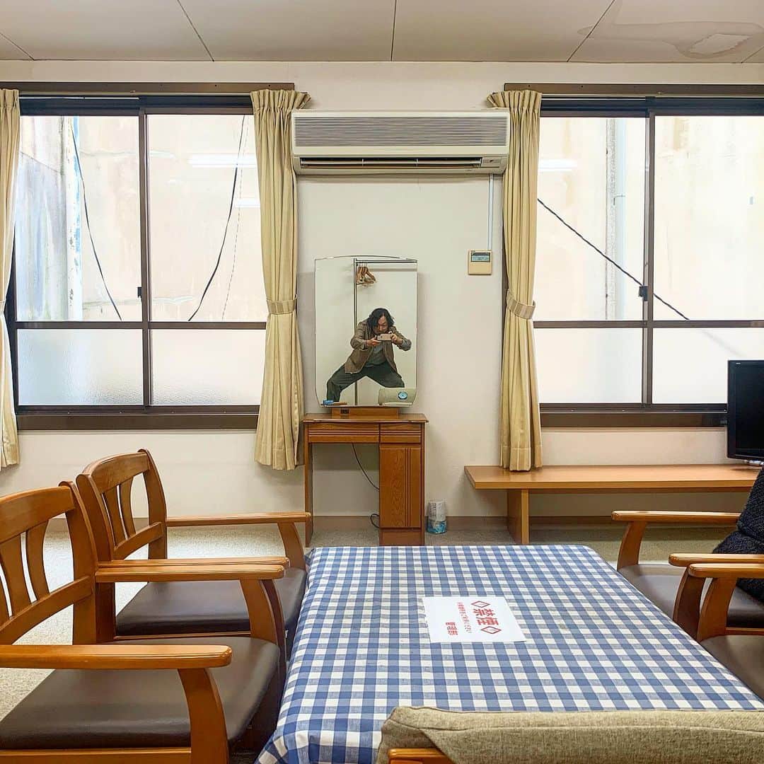 池内万作さんのインスタグラム写真 - (池内万作Instagram)「控え室にて。 #イケウチの出張」9月2日 11時16分 - mandeshita
