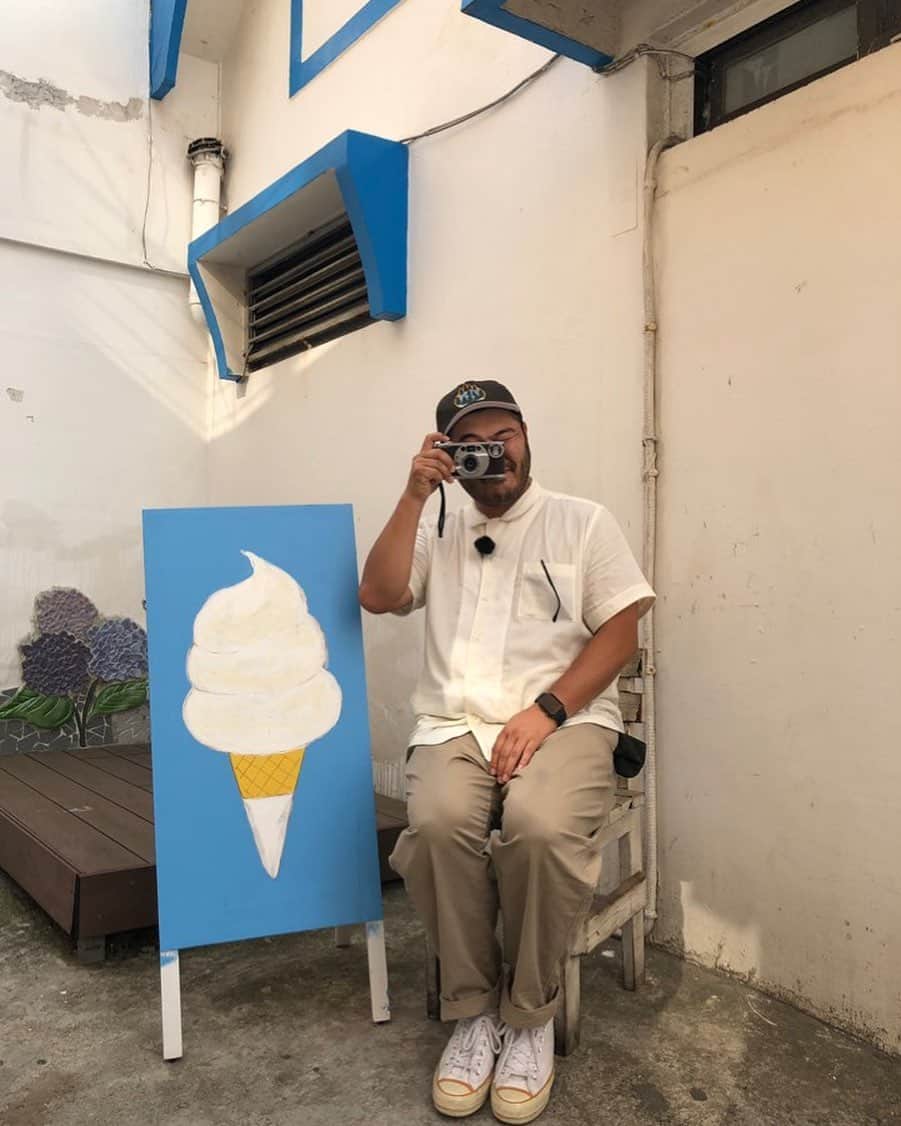 キム・ギバンのインスタグラム：「. 너무 예뻤던 #흰여울마을 . 아이스크림 계절..이제 당분간 빠염인가요.. 가기전에 많이 먹어줘야겠네. . #여름아잘가 #소프트아이크림 사진고마워~ @songhaena ^^」