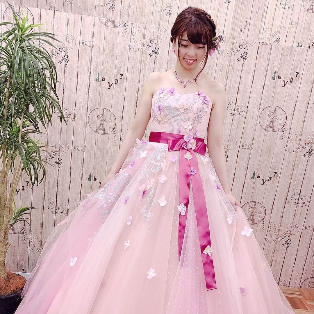 ♡プラコレWedding·⋆*さんのインスタグラム写真 - (♡プラコレWedding·⋆*Instagram)「@placolewedding【#Dressy花嫁 】【#プラコレ】をつけて投稿&フォローしてね♩ . 注目の Dressy記事をPick UP ♥ スワイプしてね＊* -: :-: :-: :-: :-: :-: :-: :-: :-: こちらのお写真は 1枚目> @m.wedding.lala さん #クラリス 2枚目> @t.d.wedding.0825 さん #thehany 3枚目>  @marie_lg.mito さん #マリエラグラス 4枚目> @11xx_wedding さん #ピンクロミナ . からリグラムさせていただきました✬* 可愛いお写真をありがとうございます♡ :-: :-: :-: :-: :-: :-: :-: :-: :-: . 『#Dressy花嫁』『#プラコレ』の ハッシュタグをつけて写真をUPしてね✦ 花嫁アプリ『Dressy by プラコレ』の 記事に掲載＆リグラムされるかも♩ ┈┈┈┈┈┈┈┈┈┈┈┈┈┈┈┈┈┈┈ .  花柄カラーウェディングドレスはどれがいいの！？？ オススメのステキすぎる花柄ドレスをご紹介❁ ウェディング記事はコチラ➳♡゛ [ http://bit.ly/2M0ygrU ] Editor♡Dressy花嫁 . ┈┈┈┈┈┈┈┈┈┈┈┈┈┈┈┈┈┈┈ . 花嫁アプリでは、 プロのアドバイザーに結婚式の相談を何度でも♡ ウェディングドレスの記事や、 自分のウェディングレポを残せちゃう♡” . ＞＞＞TOPのURLからcheck ⋈ @placolewedding ＞＞＞結婚のご相談は プラコレウェディングアドバイザーへ♡ @wedding_adviser ＞＞＞ウェディングレポを残したいなら、 farny by プラコレをcheck ✎ @farny_wedding ＞＞＞ウェディングアイテム＆DIYは farnyアイテムをcheck ❁ @farny_wd.item >>>沖縄フォトウェディングの予約は ainowa(あいのわ)をcheck✈ @ainowa_okinawa >>>素敵なドレスに出会いたい花嫁さま♡ @dressyonline_をcheck . みなさまからのいいねや保存 コメントをお待ちしています♥ 「このウェディングドレス可愛い！」 「ヘアスタイルも気になる！！」 「今の花嫁さんの流行りは！？」etc. . ┈┈┈┈┈┈┈┈┈┈┈┈┈┈┈┈┈┈┈ #プレ花嫁 #卒花 #花嫁 #卒花嫁 #結婚準備 #花嫁準備 #撮影指示書 #weddingtbt #weddingdress #ウェディングドレス #運命の一着  #花嫁コーディネート #挙式レポ #卒花しました #試着レポ #farnyレポ #前撮り #後撮り #関東花嫁 #関西花嫁 #カラードレス #花柄 #試着レポ #ドレス迷子」9月2日 11時37分 - placole_dressy