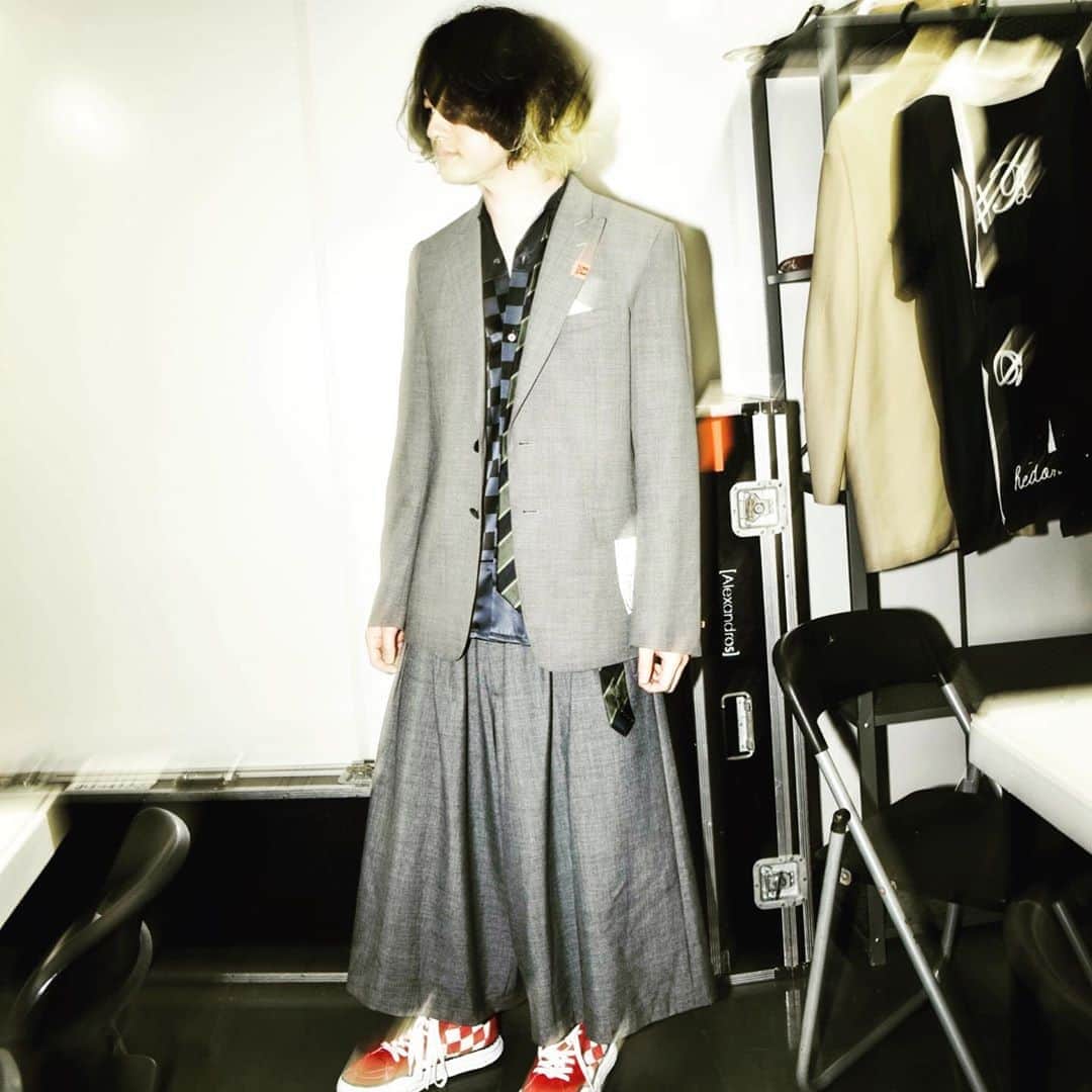 磯部寛之のインスタグラム：「Thank you RUSH BALL! Another great time in Osaka. My body is tired but my soul is filled with good vibes. This is the proof that I had a blast last night. Hiro ラッシュボールありがとうございました。また１つ大阪で良い夜を過ごしました。今身体は疲れてるけど気分はとても満たされてます。良いライブだった証拠です。あー楽しかった。ひろ #alexandros #rushball #osaka #ラシュボ #miharayasuhiro #ミハラヤスヒロ #昨日 #も #最高 #また #会いましょう」