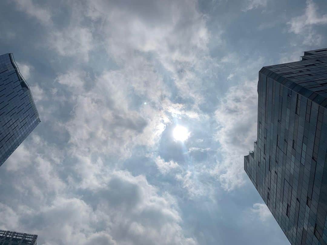 津島衣里さんのインスタグラム写真 - (津島衣里Instagram)「パルコとストリームに挟まれ見上げた空 #てんきよしこちゃん #パルコ #ストリーム #空 #今空 #sky」9月2日 11時55分 - eritsushima_official