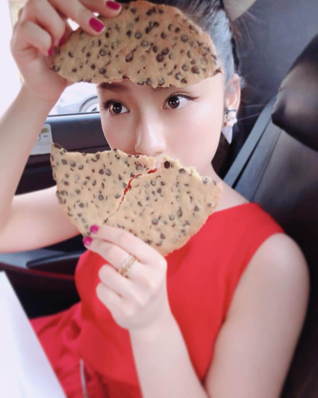 平祐奈さんのインスタグラム写真 - (平祐奈Instagram)「久々の愛ちゃん❤️ 一緒にお買い物もできて嬉しかった☺︎ 愛ちゃんが2人の男の子のママになるだなんて思っても いなかった！不思議だ🥺  これからが益々楽しみだね✌︎ ワンピースやアクセサリーは姉のものを借りたの✨ 大きなクッキーも美味しかったぁ🍪Teşekkür!🇹🇷 #祐奈のトルコ日記 @harikiri_tairi」9月2日 11時57分 - yunataira_official