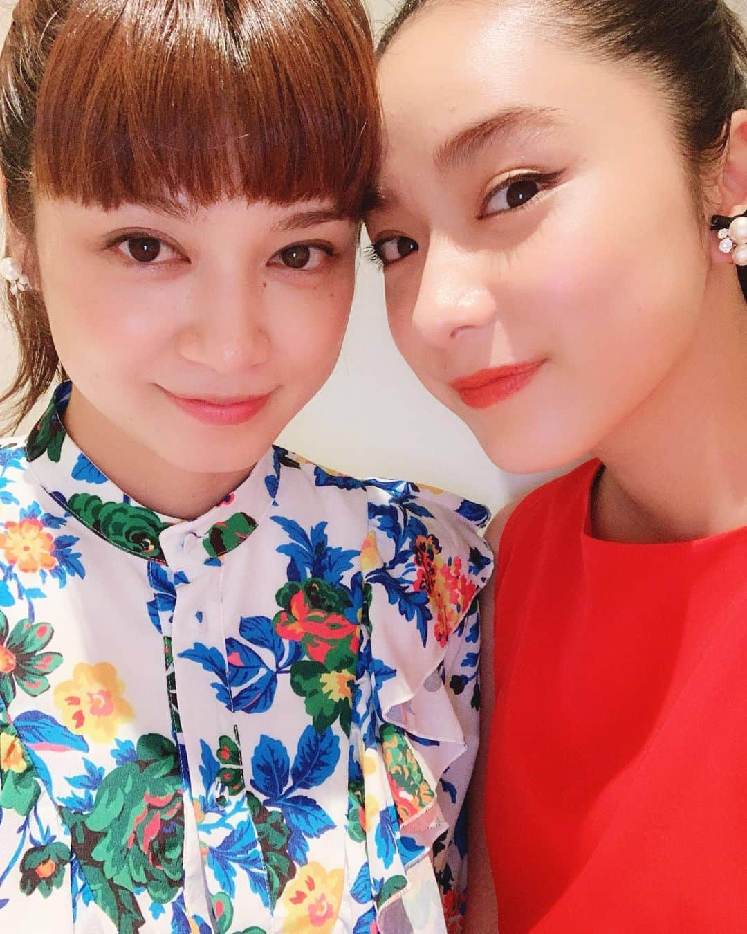 平祐奈さんのインスタグラム写真 - (平祐奈Instagram)「久々の愛ちゃん❤️ 一緒にお買い物もできて嬉しかった☺︎ 愛ちゃんが2人の男の子のママになるだなんて思っても いなかった！不思議だ🥺  これからが益々楽しみだね✌︎ ワンピースやアクセサリーは姉のものを借りたの✨ 大きなクッキーも美味しかったぁ🍪Teşekkür!🇹🇷 #祐奈のトルコ日記 @harikiri_tairi」9月2日 11時57分 - yunataira_official