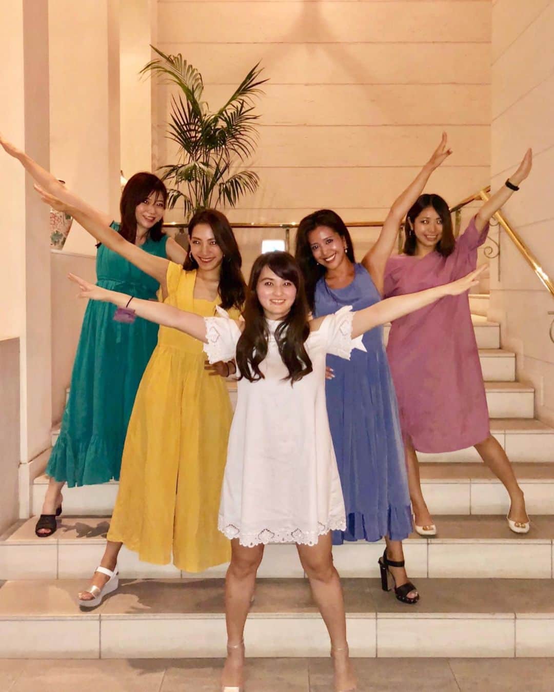 のインスタグラム：「. 我が社のグループラインのアイコン写真✌️ . 遊ぶときはとことん遊んで、 仕事をするときはしっかりとする。 我が社のモットーです💁‍♀️ . 9月度も楽しく頑張っていきましょう✊ . #株式会社marquee  #モデル事務所 #集合写真  #ゴレンジャー」