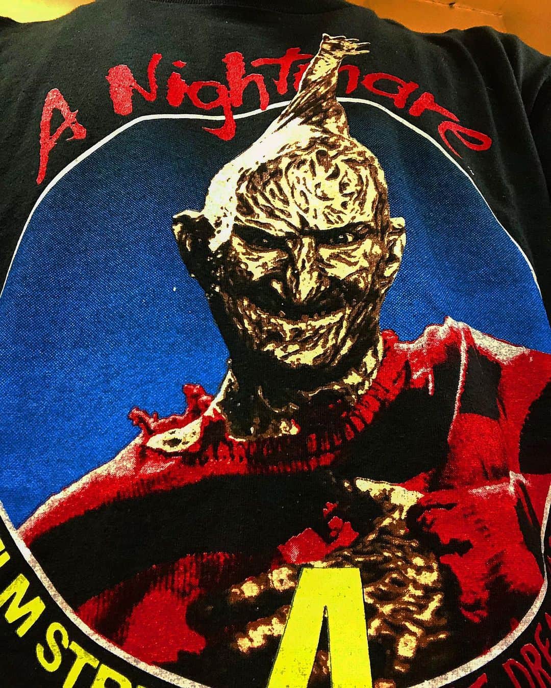 大川知英のインスタグラム：「95's ELM STREET 4 Original T-shirt🚬 撃シブデザインTで仕事さしてもうてます👨🏽‍✈️ #エルム街の悪夢4#vintage#original#tshirt  #95s#撃シブ#amecajiboys #takatsubase  #アメトイ部」