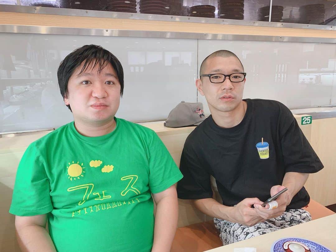 池田真一のインスタグラム：「我が家朝から色々ありましてお昼にくら寿司来てます。また言います。」