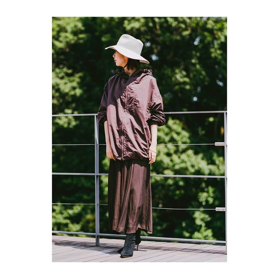 plageさんのインスタグラム写真 - (plageInstagram)「PLAGE AUTUMN COLLECTION 2019﻿ WEB MAGAZINE 公開中！﻿ プロフィール欄よりご覧ください。﻿ ﻿ ・wind parka ﻿ ¥29,000+tax﻿ col:ブラウン/ベージュ﻿ size:36/38﻿ ﻿※9月中旬入荷予定です。 ﻿ #Plage #プラージュ﻿ #fashion #coordinate﻿ #baycrews」9月2日 12時34分 - plage_jp