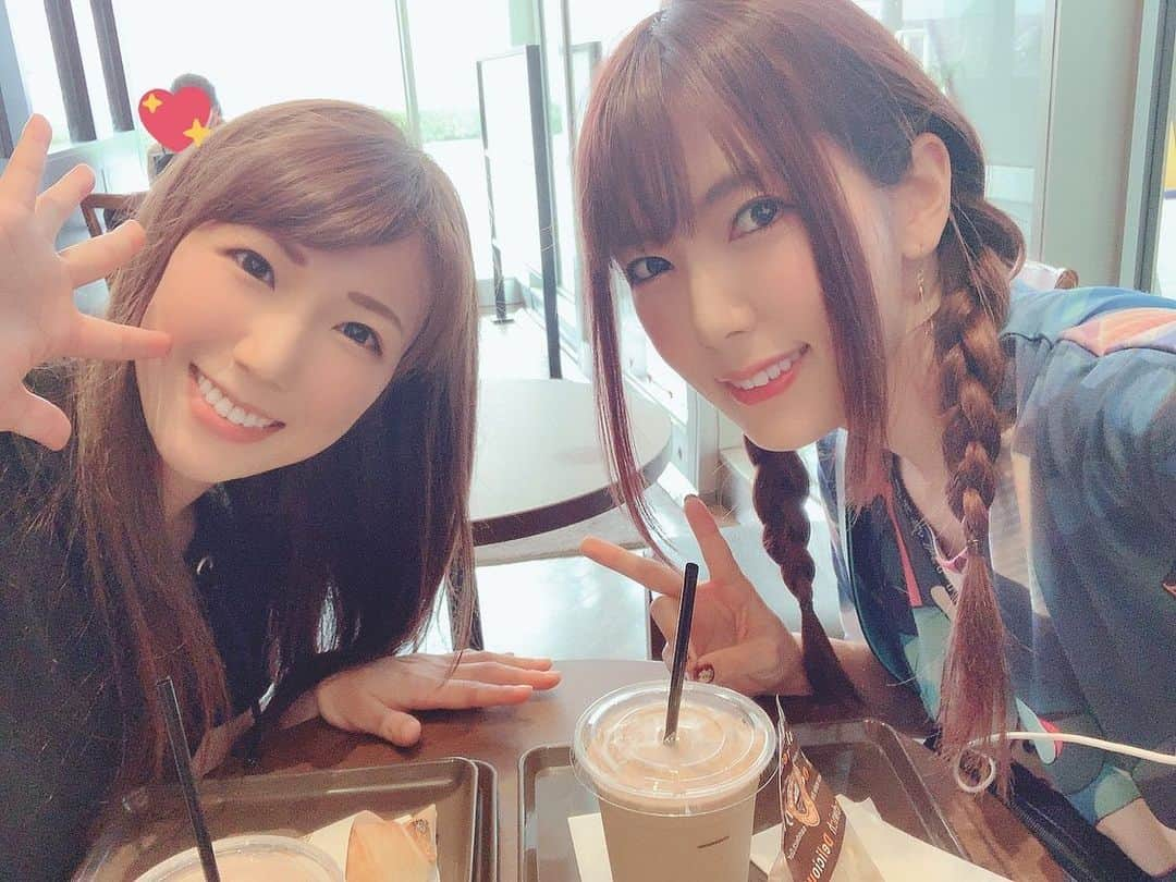 加藤あやのさんのインスタグラム写真 - (加藤あやのInstagram)「はたちゃんとマジカルミライに行ってきたよ！✨ 凄い楽しかった🥺✨ るーちゃんにも会えました☺️ #マジカルミライ2019」9月2日 12時36分 - ayano_kato929