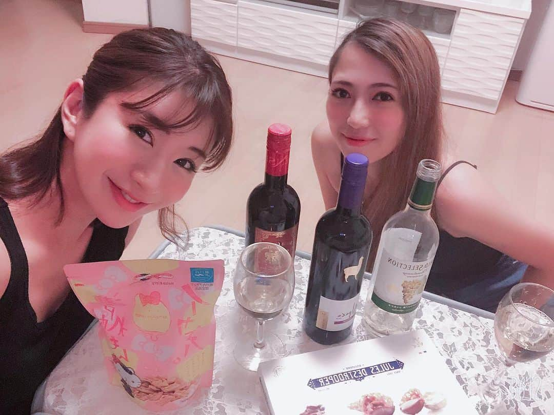 中村江莉香さんのインスタグラム写真 - (中村江莉香Instagram)「#即席パスタ #erica_cook 🧟‍♂️ #しじみ梅パスタ #女子会 ・ 急遽飲もう喋ろうとなり終電で夏がおうちに来てくれたぁ❤️ ８時間喋りたおした。途中#インスタライブ したり#YouTube撮影 も酔っ払って...楽しかった。笑😂💕 ・ 寝よう寝ようと言いながらも会話が止まず8:00前になったので解散。 ・ #たまにやるよね #こういうこと #お互いビックリ  #会話が止まんない #アラサー女子会 #久しぶりに会うと危険 #もっとこまめに会おう #時間を分散しよう #まだまだ話し足りない私たち #心の友よ #しかしずっと笑ってた #腹筋鍛えられた #大好きなっちゃん❤️ #夜会 #急遽ご飯 #簡単パスタ #おもてなしご飯 #手料理」9月2日 12時40分 - erica_nakamura