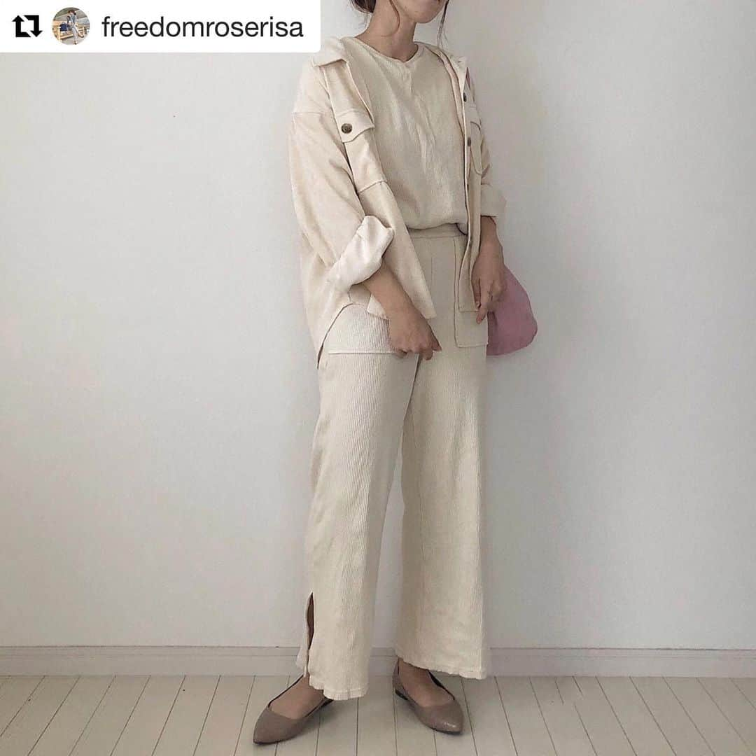 VIVIAN Collectionさんのインスタグラム写真 - (VIVIAN CollectionInstagram)「// 素敵なコーデありがとうございます*☻ #Repost @freedomroserisa with @get_repost ・・・ * 今日は#みんなでコーデュロイシャツ リンクの日✧* コーデュロイシャツ以外はそれぞれ自由なのでみんなのコーデ参考にさせてもらお\ ♪♪ / 是非タグから飛んでみてください⋈*.。 * 私は @gu_global #リブスリットチュニック と#リブスリットワイドパンツ のセットアップに @grshimamura #コールワイドシャツ ❁⃘*.ﾟ なんか白過ぎたかもｗｗ * 最近白とかベージュコーデが好きだから @vivian_collection_official で見つけたぺたんこパンプスがめちゃ使える～♥︎♥︎♥︎ * * シャツ：#しまむら @grshimamura  リブスリットチュニック/リブスリットワイドパンツ：#gu @gu_global  パンプス：#viviancollection @vivian_collection_official  バッグ： @mille_chiaro * #ジーユー #vivian公式アンバサダー #ママコーデ #プチプチコーデ #しまパト #しまむらコーデ #しまむら購入品 #しまむらパトロール #着回しコーデ #gu購入品 #ジーユーコーデ #ジユジョ #Jマダムのおしゃれ #ootd #outfit #coordinate #fashion #大人カジュアル #シンプルコーデ #ボーダー #今日のコーデ #今日の服 * * *」9月2日 13時03分 - vivian_collection_official