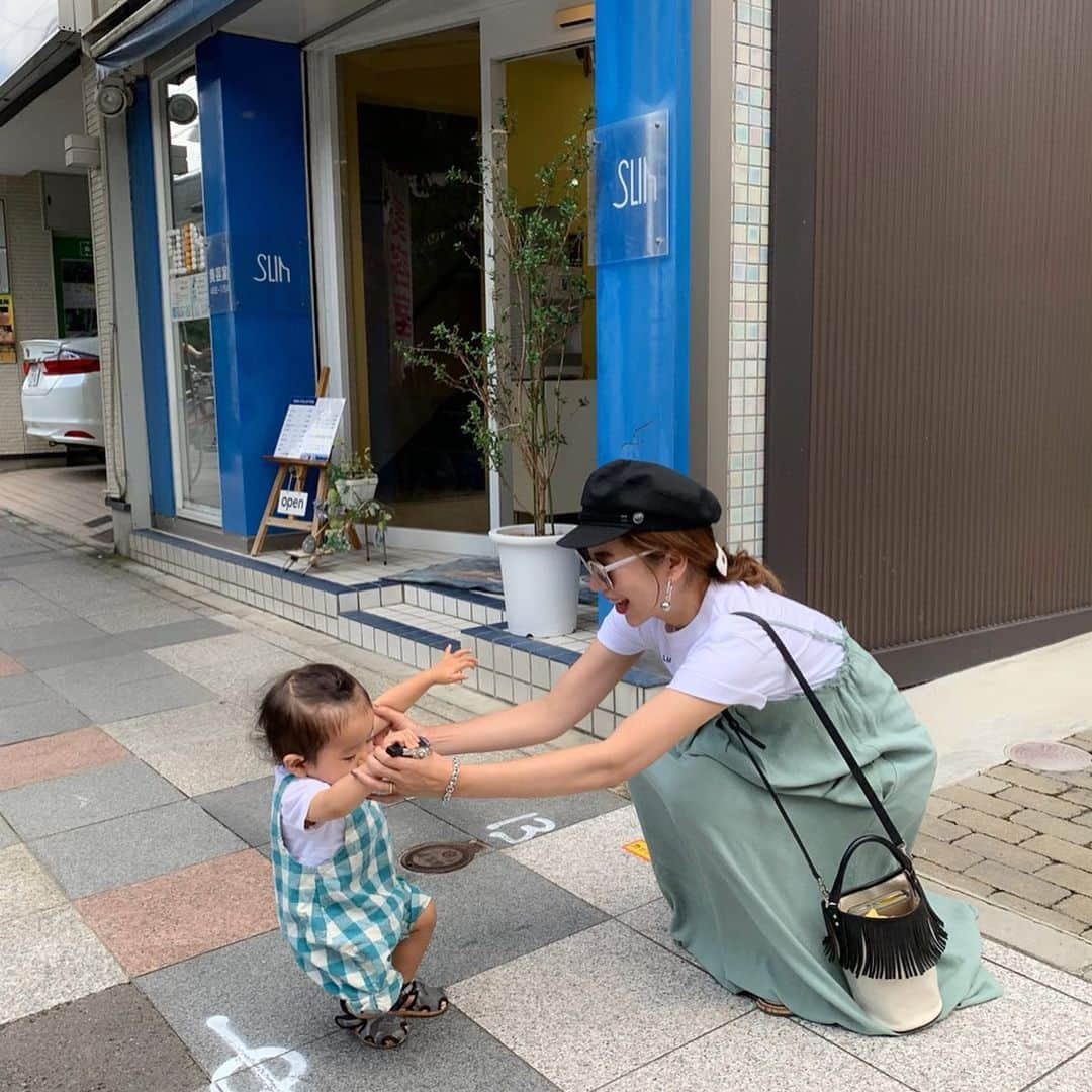 rinさんのインスタグラム写真 - (rinInstagram)「⋆ ⋆ 先週の👩‍👦💕 気付けば9月😂 ⋆ お気に入りの @baybeeonline_  楽ちんワンピは今日の22時に再入荷🔜 ⋆ ロゴteeに合わせも可愛いし、 写真撮ってないけどベージュの ボーダーロンteeに合わせても 可愛いかった👌‼︎ ⋆ ベージュのフリルオールインワンも 再入荷するので是非チェックして みて下さいね♥️♥️♥️ ⋆ ⋆ #fashion#ootd#coordinate#baybeeonline#outfit#mamafashion#fashionsnap#baybeeonline#ayakobag#chanel#glowplus#accessorykeico #コーデ#おやこーで#親子リンク#親子リンクコーデ#親子コーデ#息子コーデ#コーディネート#今日のコーデ#ファッション#ママコーデ#おとこのこママ#ママガール#ママファッション#シンプルコーデ」9月2日 12時57分 - rinrin87