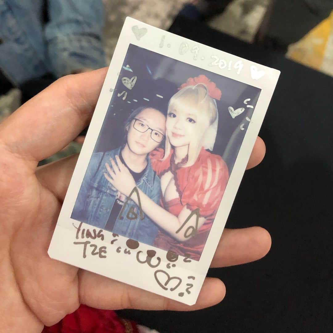 YingTzeさんのインスタグラム写真 - (YingTzeInstagram)「I love Polaroids ❤️ Looking back at it makes me happy ! _ I have an album of my old polaroids somewhere in my house. I need to find it 😂 p/s : All my #TeamYTZ who took selfies / photos / Polaroids with me don’t forget to tag me ! 🐈❤️ #blessed #animangaki2019」9月2日 13時12分 - yingtze