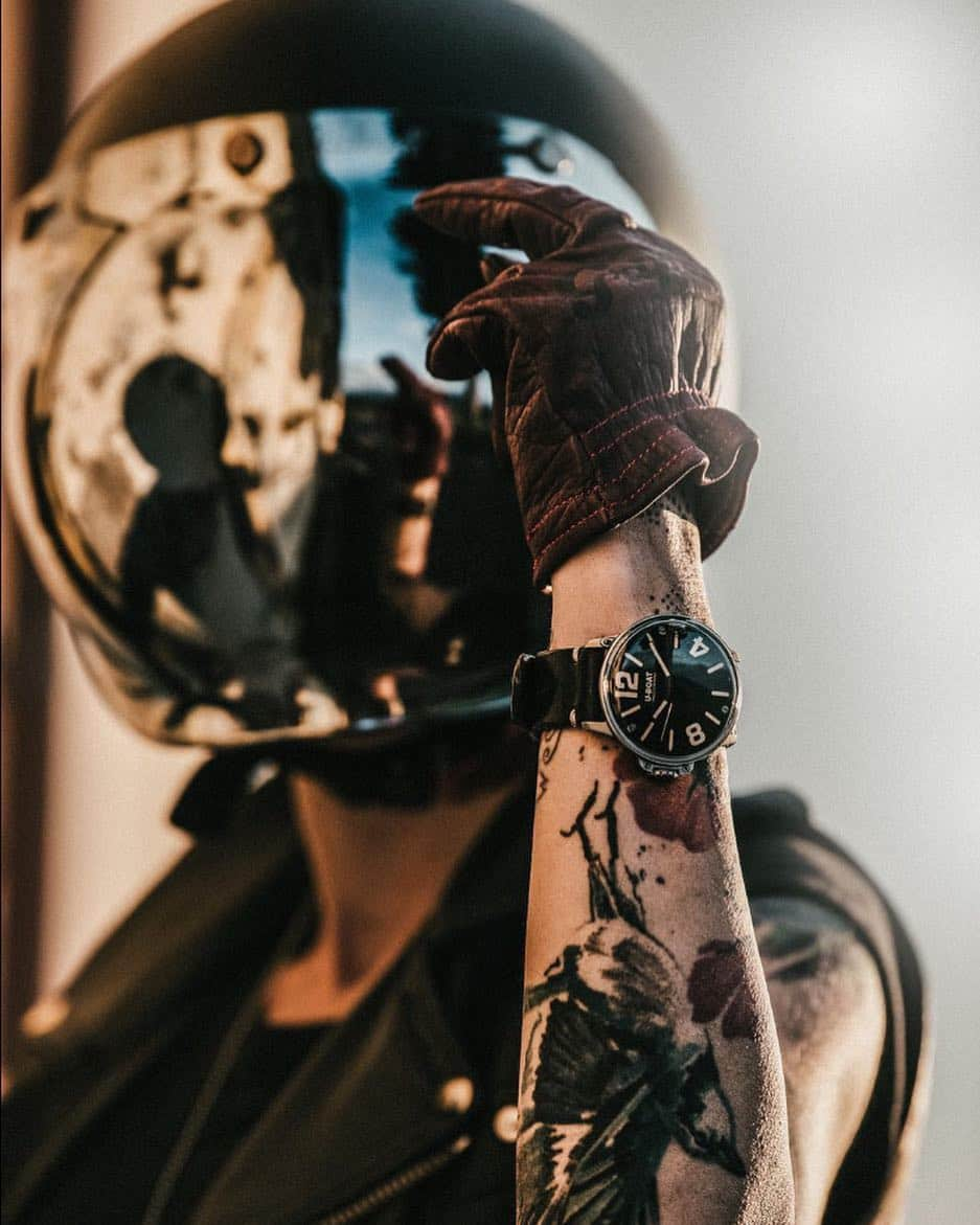 epidemic_motorsさんのインスタグラム写真 - (epidemic_motorsInstagram)「Del tempo che passa mi piace la gente che resta. @frenchissima ••••••••••••••••••••••••••••••••••••••••••••••••••••••PH @de_ranieri_simone # #instadaily #instagood #beautiful #tatoo #instalike #clock #instagram #instatattoo @federicobenedetti #helmet #bikerlife #life #caferacer #vintage #elegant #class #yacht #bikergang #bikergirl #powerwoman #elegantapparatus #flowers #riderlife」9月2日 13時21分 - epidemic_motors